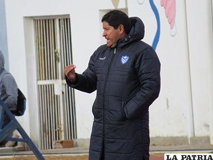 Eduardo Villegas esta semana definirá la base del equipo titular en San José