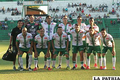 La nueva plantilla de jugadores de Oriente Petrolero que esta noche recibirá a Universitario de Deportes /APG