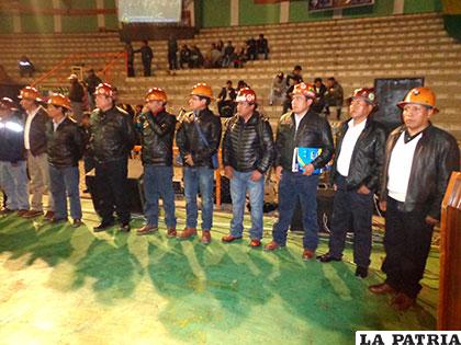 Los nuevos dirigentes del sindicato de Huanuni en la posesión de sus cargos