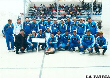 Con la selección de Oruro en pelota de mano en el torneo nacional de 2016