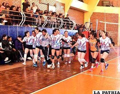 Las integrantes de América durante la vuelta olímpica
