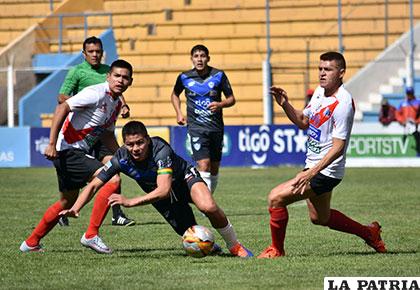 Nacional y San José se enfrentaron el 17/12/2017 en Potosí por el torneo Clausura con saldo favorable para los locales (3-1) /APG