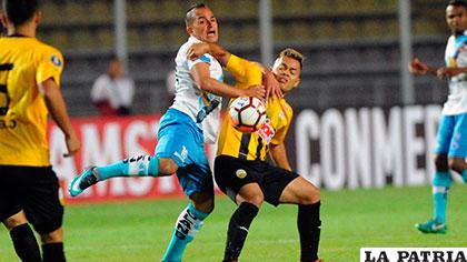 Una acción del partido donde Táchira empató sin goles contra el Macará