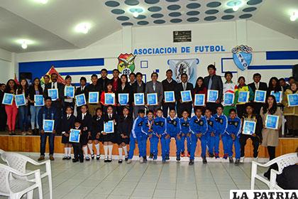 Los deportistas más destacados de la gestión 2017 fueron distinguidos por el Círculo de Periodistas Deportivos de Oruro