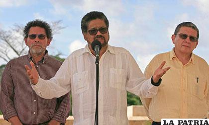 El jefe negociador de las FARC, ´Iván Márquez´ (c)