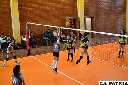Una acción del partido en el cual Santa Rosa venció a 10 de Febrero