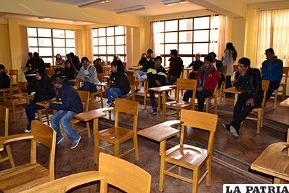 Estudiantes que rindieron el examen de ingreso a la UTO