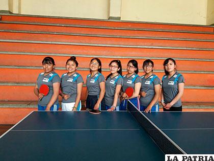 Tenismesistas que compiten en el selectivo de La Paz con el objetivo de ser parte de la selección