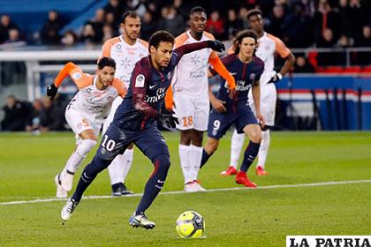 Neymar no podía estar ausente del gol, marcó de penal