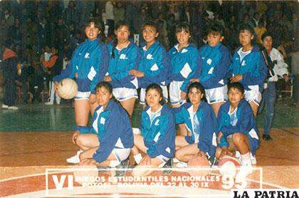 Con la selección de Oruro en los Juegos Estudiantiles en 1995