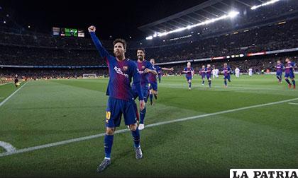 Barcelona, de la mano de Messi, se mantiene líder en La Liga