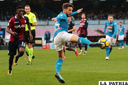 La acción del partido en el cual Nápoles venció 3-1 al Bolonia