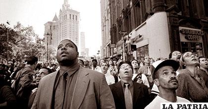 Una de las fotos más célebres de Patrick Witty. tomada durante el colapso de las Torres Gemelas el 11 de septiembre de 2001 en Nueva York /Infobae
