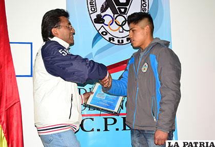 Luis Paricollo, destacado exponente del judo orureño, fue distinguido por el CPDO