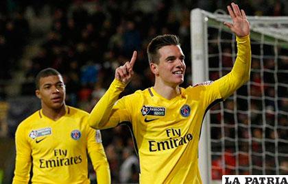 Thomas Meunier anotó el primero del PSG, detrás suyo aparece Mbappé