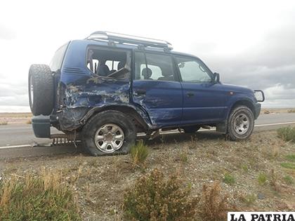 El vehículo oficial que fue colisionado por el conductor ebrio /LA PATRIA