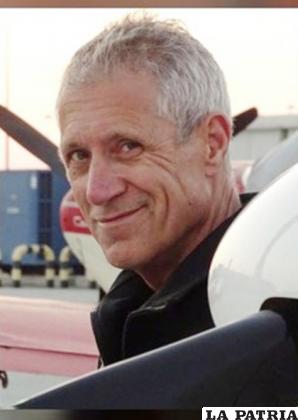 El piloto sudafricano formaba parte de un equipo de tres aeroplanos de hélice que estaban dando la vuelta al mundo /EL COMERCIO