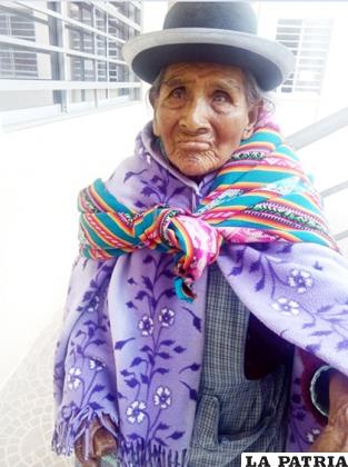 Rosa María Mamani retornó a Cochabamba la tarde de ayer / LA PATRIA