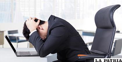 Los empleados que fingen ser útiles cuando no lo son, perjudican a las empresas /MENSHEALT.COM