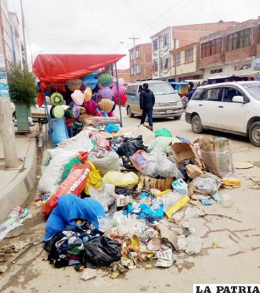 En algunos mercados la cantidad de basura es alarmante/ REDES SOCIALES