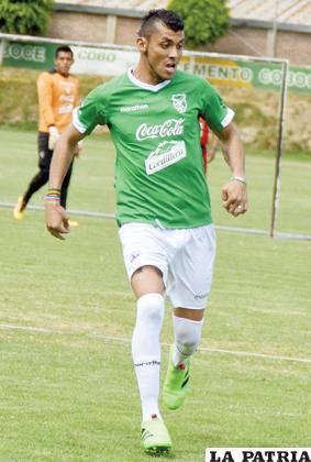 YASMANI DUK - Nacido el 1 de marzo de 1988, en Camiri-Santa Cruz, se desempeña como centro delantero bastante veloz y movedizo, debutó con el club Oriente Petrolero en el 2008, luego pasó a formar parte de los equipos, La Paz FC, Sport Boys, paseó su fútbol por el New York Cosmos de Estados Unidos, llegó a Arabia Saudita y ahora quiere ser el goleador del fútbol boliviano junto a la casaca de San José.