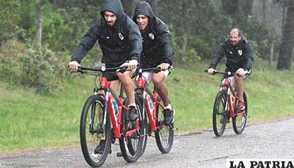 Entrenamiento de River Plate con ejercicios de resistencia en bicicleta /mendozapost.com