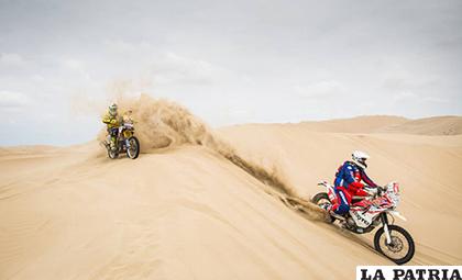 Gabor Saghmeister y Roberto Vecco, en plena competencia /dakar.com