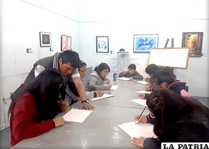 Los niños en la primera clase, demostraron aptitudes artísticas /LA PATRIA