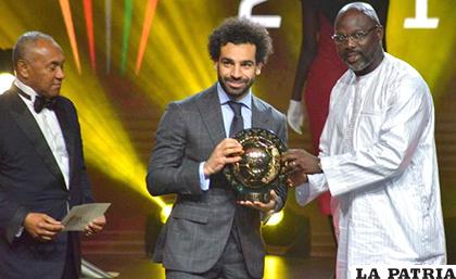 Mohamed Salah recibe el premio como el mejor jugador de África /laconexionusa.com