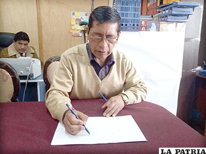 Director de Límites, Francisco López, señala que la propuesta de Oruro se basa en usos y costumbres /LA PATRIA/ARCHIVO
