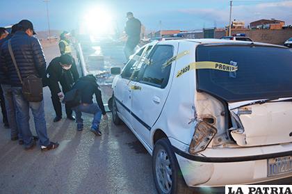 El vehículo del protagonista del incidente fue recogido en una grúa / LA PATRIA