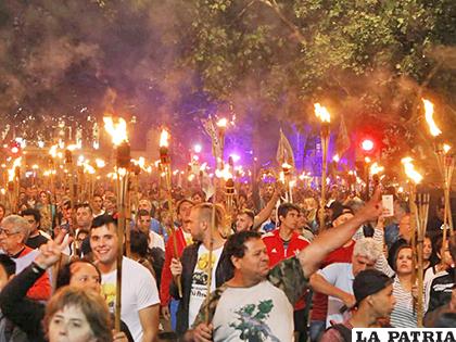 Diferentes organizaciones políticas, sociales y sindicales protestaron en una multitudinaria marcha en Buenos Aires /EL CIUDADANO