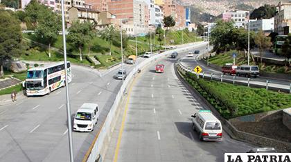 La remozada autopista La Paz-El Alto/ ABI