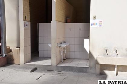 Muchos colegios requieren mantenimiento de sus baños /LA PATRIA /ARCHIVO
