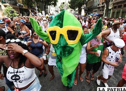Comparsas callejeras comienzan a calentar el ambiente carnavalero de Río /nanduti.com.py