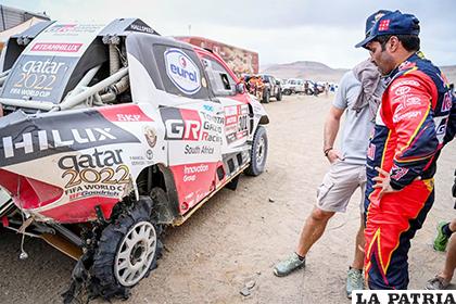 Nasser Al-Attiyah se mantiene en la punta a pesar de culminar la etapa en esas condiciones /dakar.com
