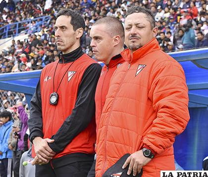 David de la Torre (derecha) junto a su cuerpo técnico /APG