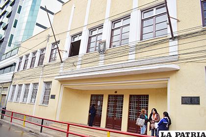 Colegios privados en Oruro consideran insuficiente el incremento en las 
pensiones 2019/ LA PATRIA
