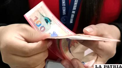 El color predominante del nuevo billete es el rojo /@BancoCentralBO