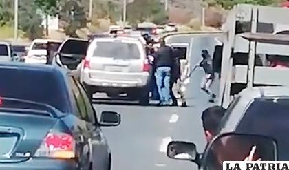 Una escena de la detención del opositor Juan Guaidó /EL MUNDO