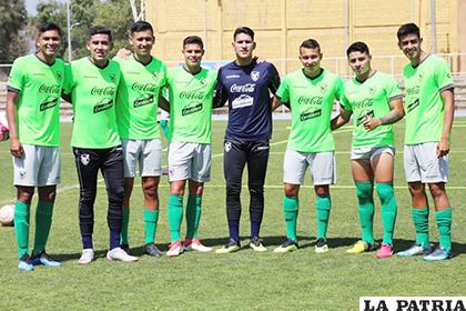 Integrantes del cuadro boliviano después del entrenamiento en Rancagua /cortesía FBF