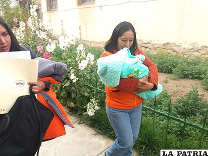 El instante en el que el bebé fue trasladado al Centro Hogar Gota de Leche /LA PATRIA /ARCHIVO