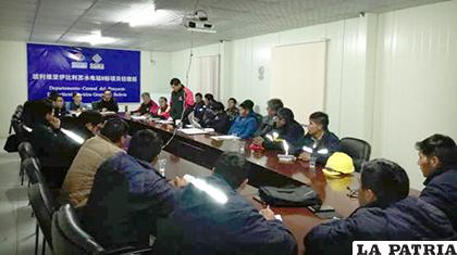 Reuniones de negociación entre la empresa y los trabajadores / Sinohydro