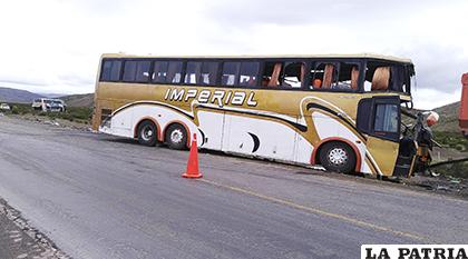Los dos buses en la escena fatal / LA PATRIA