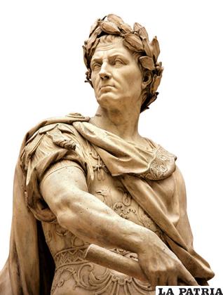 Al haber creado el Acta Diurna, Julio César se convirtió en el primer periodista