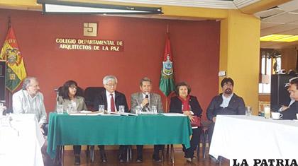 Conferencia de prensa del Colegio Departamental de Arquitectos de La Paz /ANF