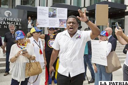 Venezolanos piden protección para que no sean víctimas de la 