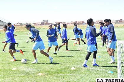 Los futbolistas se brindan íntegros en cada entrenamiento /Reynaldo Bellota LA PATRIA
