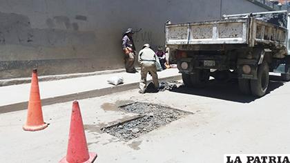 Varios baches ya fueron arreglados en calles céntricas de la ciudad /LA PATRIA
