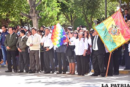 Algunas autoridades departamentales participaron del acto en Oruro /LA PATRIA